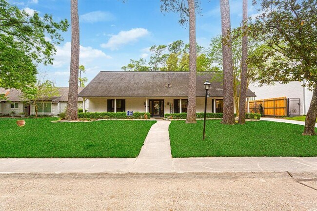 Building Photo - 10007 Briar Dr