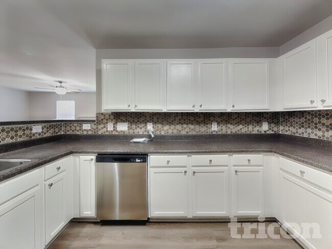 Foto del edificio - 1609 Extine Ln