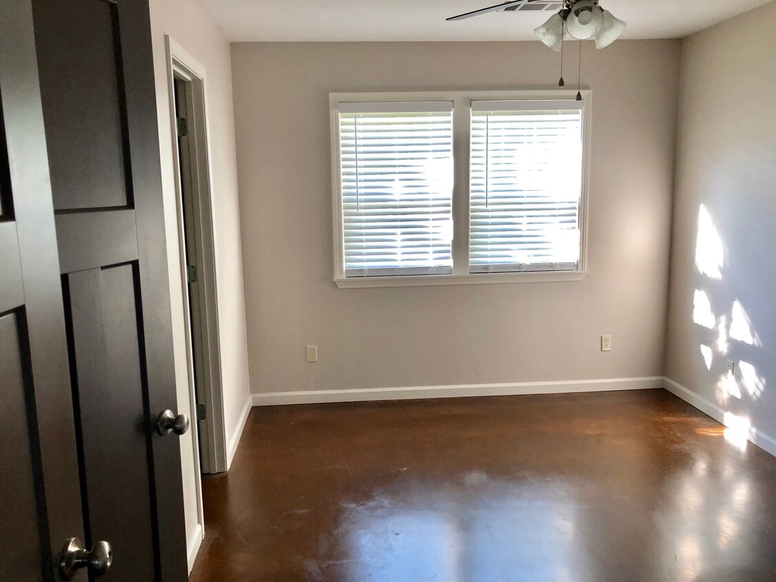 Master bedroom. Closet and bathroom to the left - 40 Villa Lane