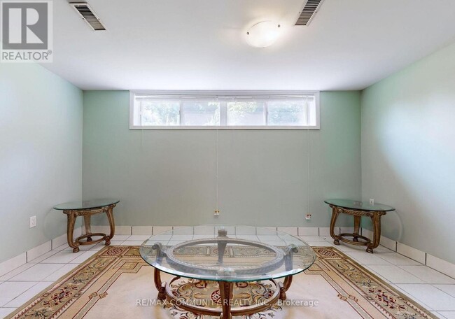 Building Photo - 1 Applefield Dr