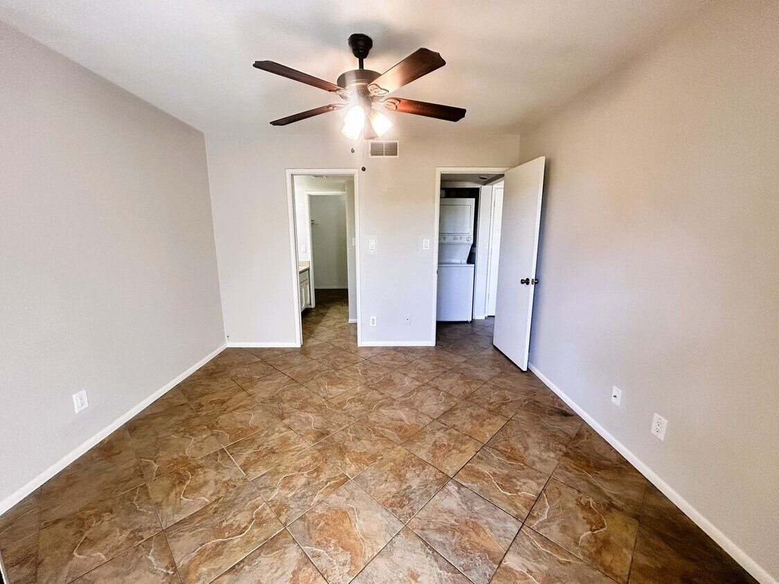 Foto del edificio - 2-bedroom, 2-bathroom condo overlooking the community pool!