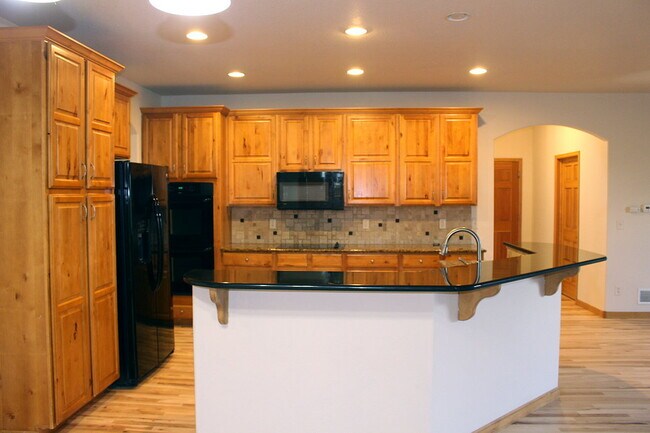 Building Photo - 3402 Muskrat Creek Dr