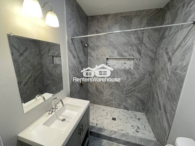 Foto del edificio - 921 N Patterson Park Ave