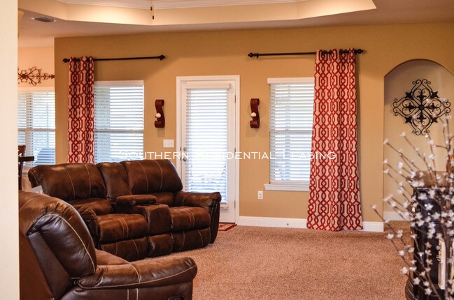 Building Photo - 648 Parish Lakes Dr