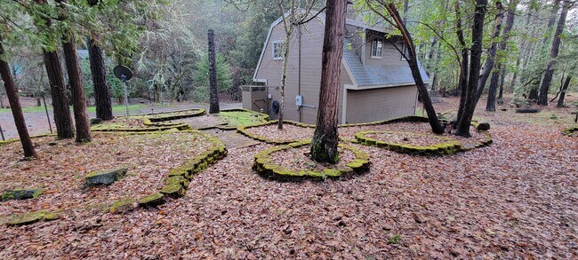 Foto del edificio - 3033 Granite Hill Rd