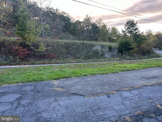 Foto del edificio - 1324 John S Mosby Hwy