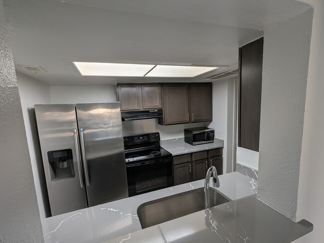 Building Photo - 7431 Holly Hill Dr