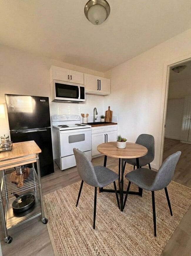 Building Photo - 13330 Clairmont Way