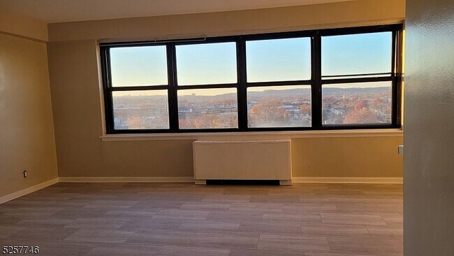 Foto del edificio - 285 Aycrigg Ave