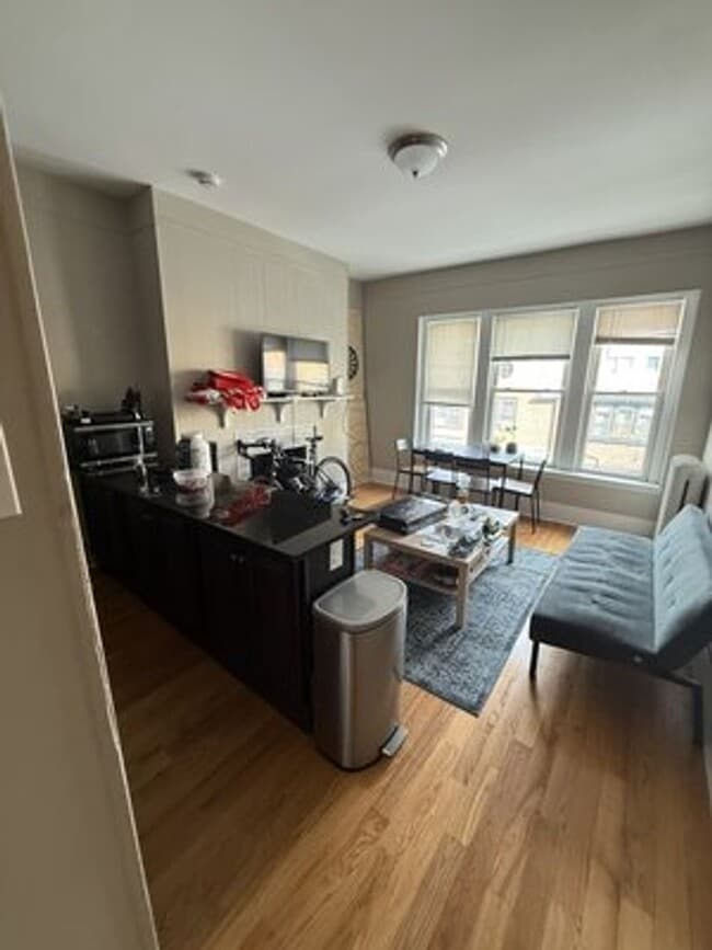 Building Photo - KENMORE 2 Bedroom Apt. - 9/1/26 (NO BROKER FEE)