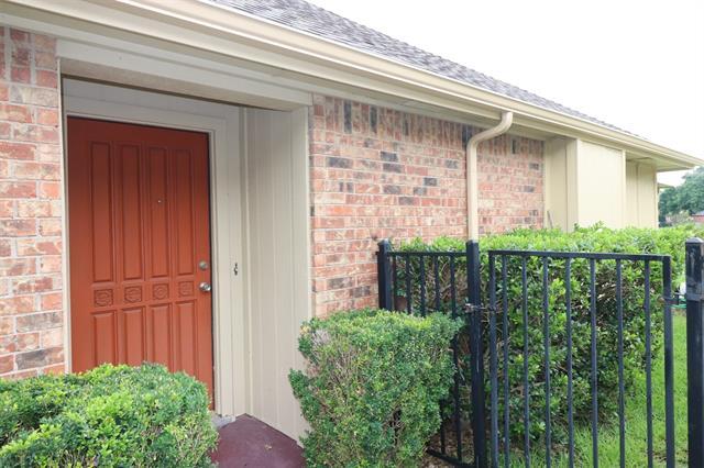 Building Photo - 2834 Laurel Oaks Dr