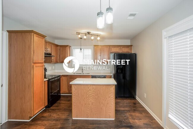 Building Photo - 3 Bedroom Pet-Friendly Home in Charlotte, NC with Main Street Renewal