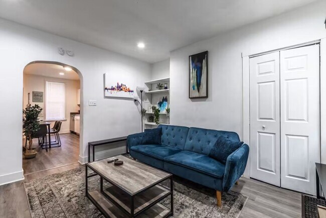 Foto del edificio - Renovated 3BR in South Side Flats | 100 Walk Score | In-Unit Laundry