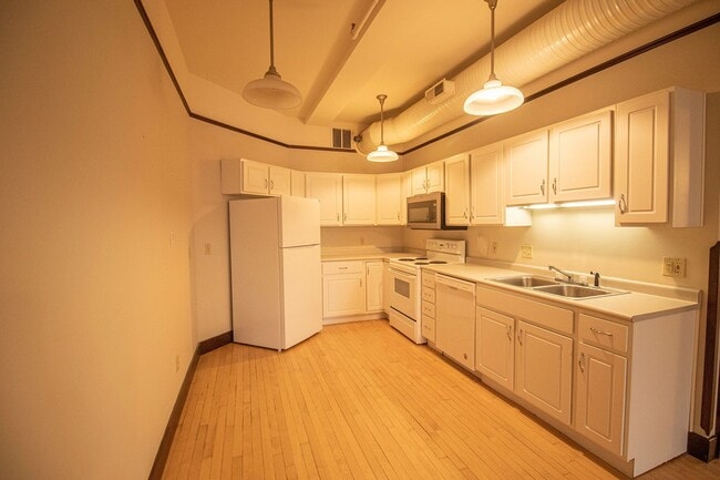 Building Photo - Sharp Building - RESIDENTIAL