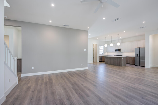 Building Photo - 47307 Iris Wy