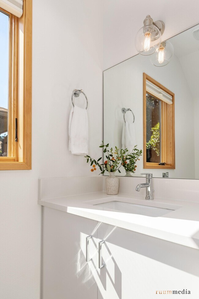 Foto del edificio - 2038 NE Morgan St