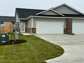 Building Photo - 413 W May St