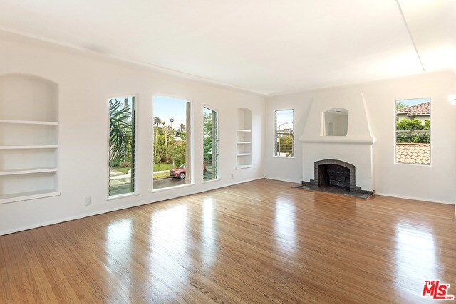 Building Photo - 369 N Kings Rd