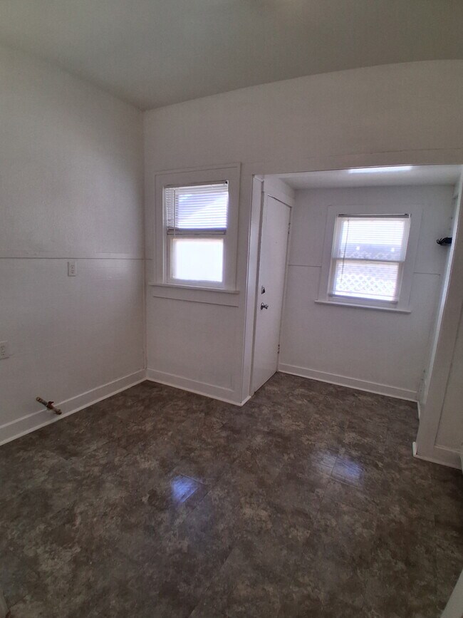 Building Photo - 707 Baylor St