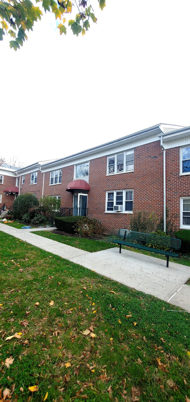 Building Photo - 36 Winchester Ave