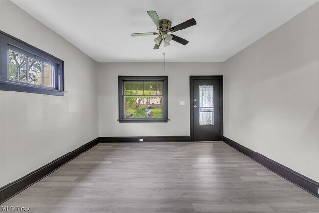 Foto del edificio - 1144 E 145th St