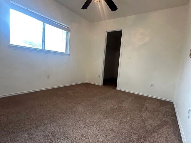 Building Photo - 9426 Santa Fe Ridge