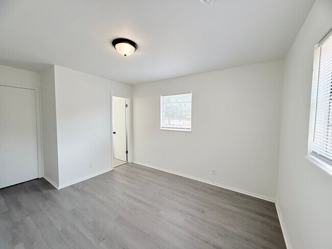Building Photo - 3-Bedroom Home Near NAS Whiting