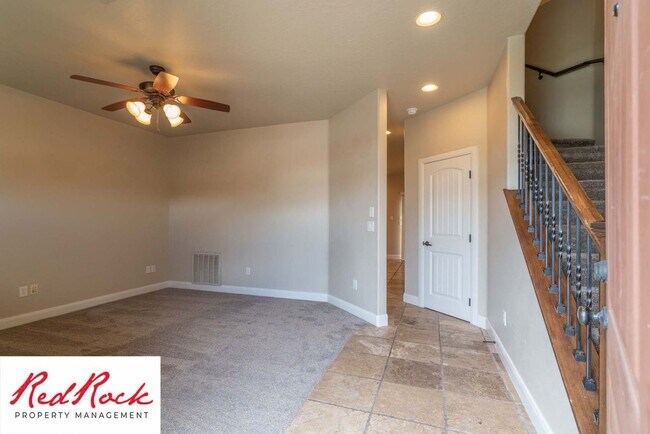 Building Photo - 3 Bedroom Townhome in Southgate Community