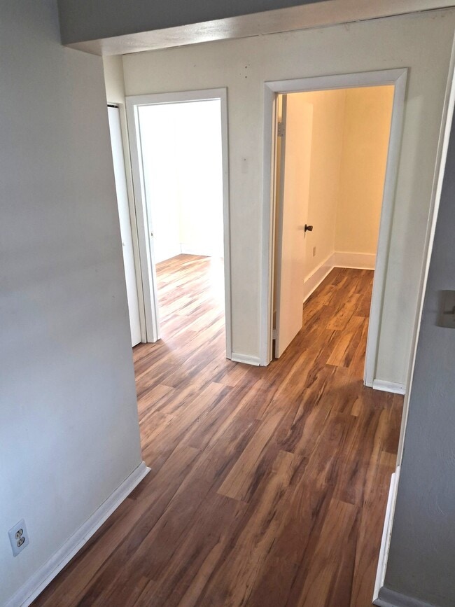 Building Photo - 225 1/2 W 18th St