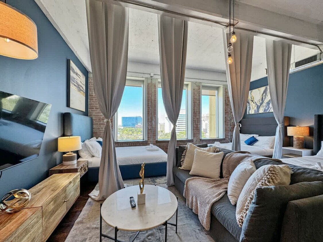 Foto principal - 555 Evergreen St
