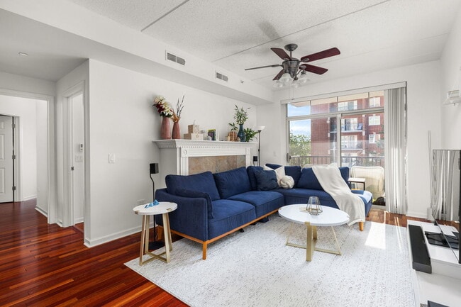 Building Photo - 656 Pearson St