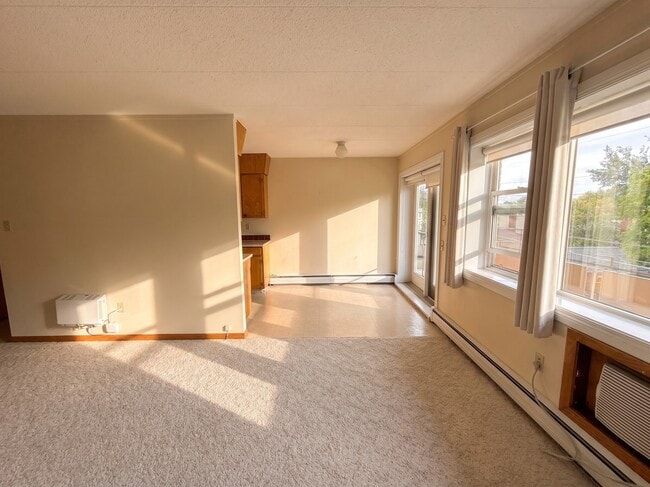 Building Photo - 2048 Rae St
