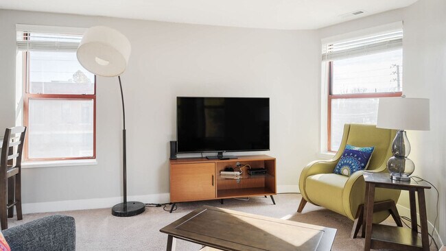 Foto del edificio - 615 N East St