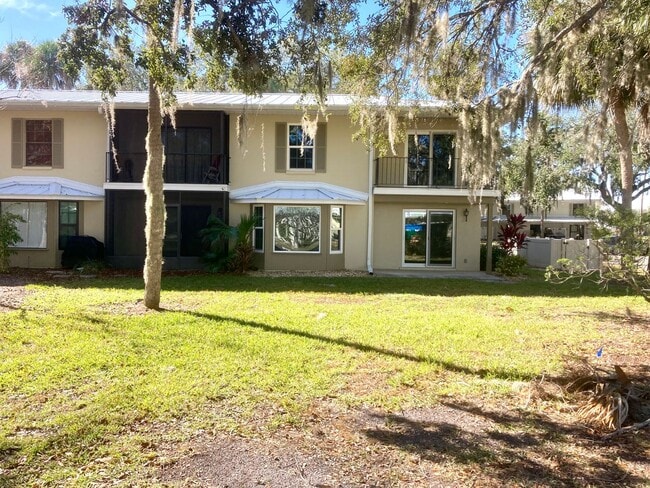 Building Photo - 2 bedroom, 2.5 bath condo in "The Islands"