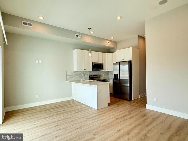 Foto del edificio - 2421 Frankford Ave