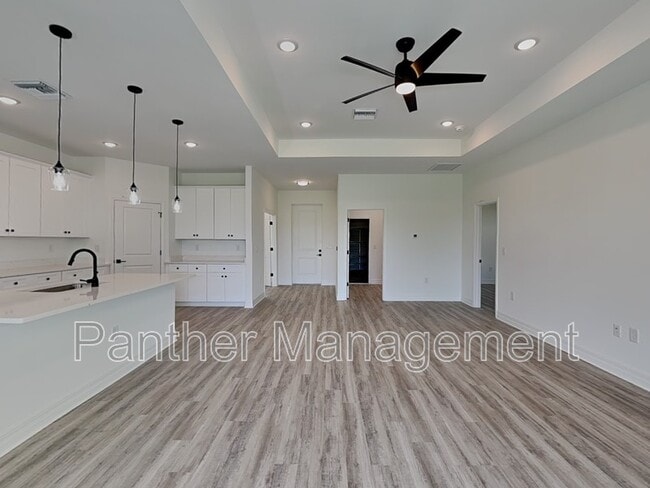 Building Photo - 1422 NE 33rd Ln