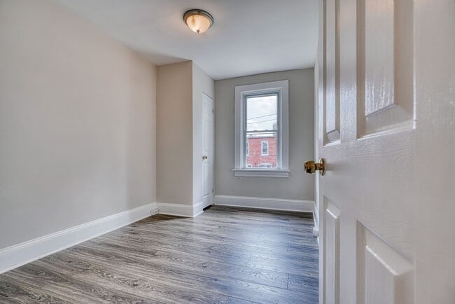 Building Photo - 2653 Lauretta Ave