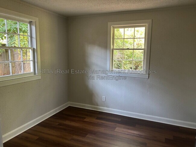 Foto del edificio - 1321 Drewery Ave