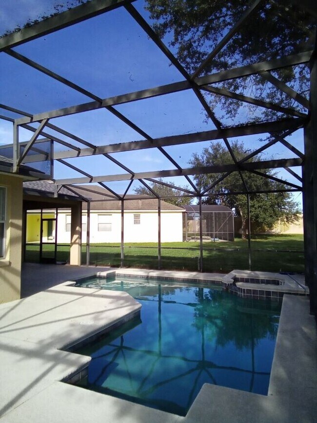 Foto del edificio - Beautiful Pool Home Located in Calabay Par...