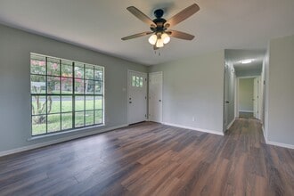 Building Photo - 806 W Jefferson St Building Photo - 806 W Jefferson St