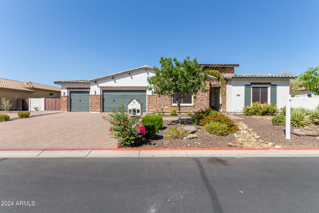 Building Photo - 3916 E Encanto St