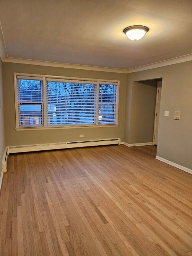 Foto del edificio - 5858 W Diversey Ave