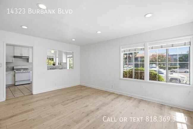 Foto del edificio - 14323 Burbank Blvd