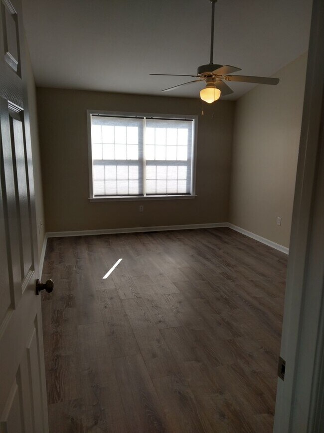 Building Photo - MOVE IN READY - 3 Bed 2.5 Bath Carlisle PA