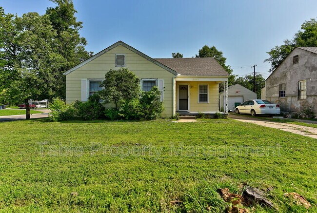 Building Photo - 3841 NW 27th St