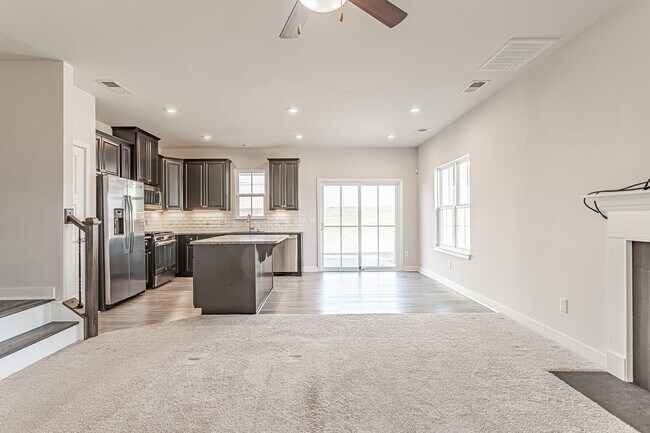 Building Photo - END UNIT! 3 Bedroom 2.5 Bathroom at Brookw...