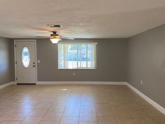 Building Photo - 7407 Princeton Dr