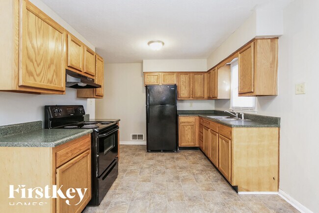 Building Photo - 2113 Mayfair Dr