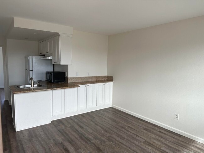 Building Photo - 3844 Swift Ave