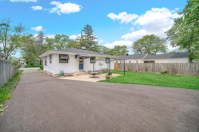 Building Photo - 1107 Campbell Ave